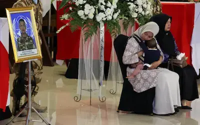 இந்தோனேசியா : கொல்லப்பட்ட வீரர்களின் சவப்பெட்டிகள் சனிக்கிழமையன்று இந்தோனேசியா வந்தடைந்தன!