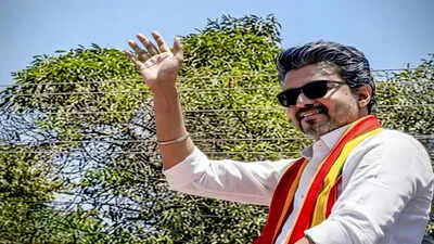 விஜய் : காரைக்குடியில் தேர்தல் பிரச்சாரம் குறித்துப் பேசாமல் விஜய் திரும்பினார்.